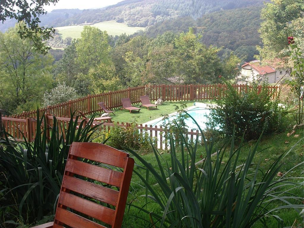Maison d'Hôtes de la Verrière Les Ardillats Extérieur photo