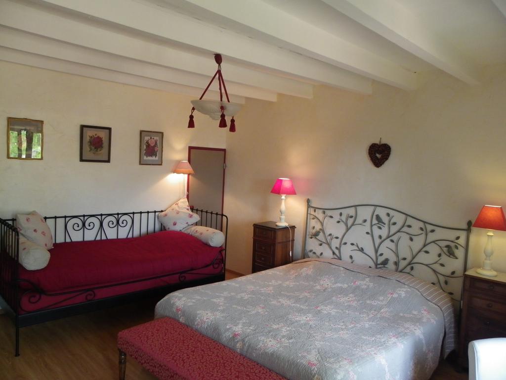 Maison d'Hôtes de la Verrière Les Ardillats Chambre photo