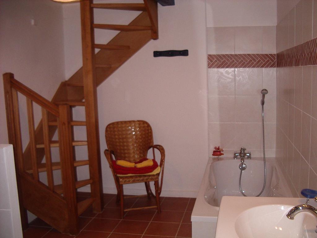 Maison d'Hôtes de la Verrière Les Ardillats Chambre photo