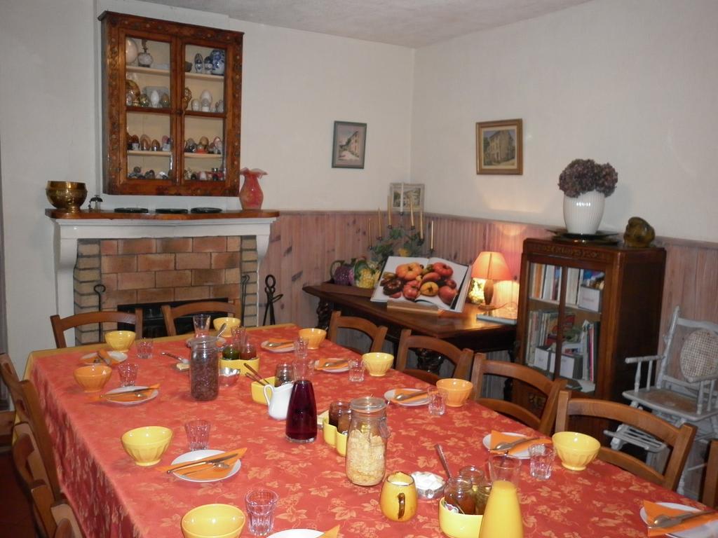 Maison d'Hôtes de la Verrière Les Ardillats Extérieur photo
